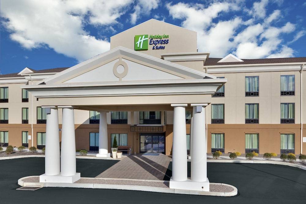 Lebanon Hotel | Holiday Inn Express Hotel & Suites Lebanon, an IHG Hotel