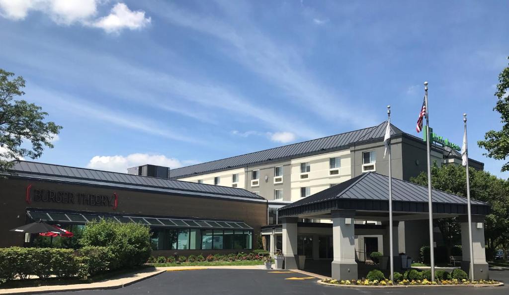 Carol Stream Hotel | Holiday Inn & Suites Chicago-Carol Stream Wheaton by IHG