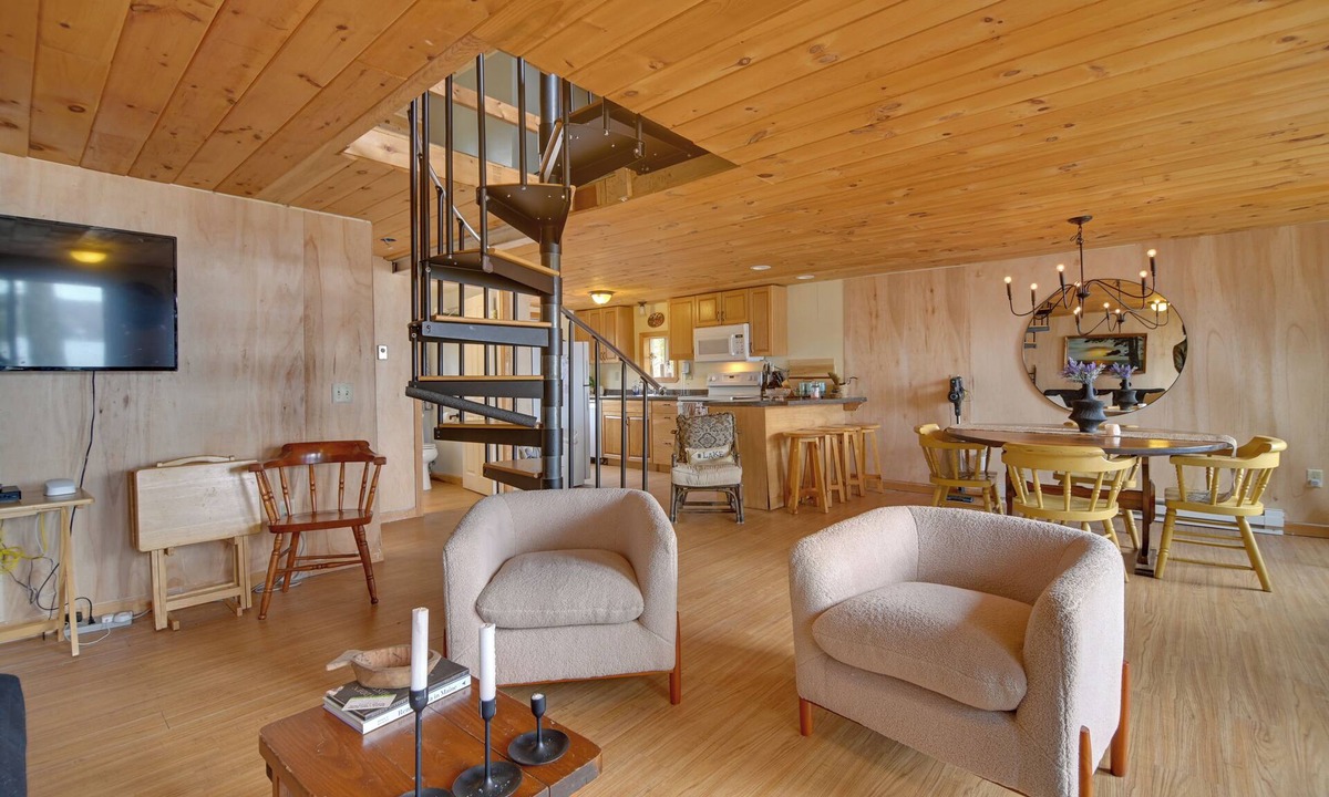 Mercer Cabin | Hot Tub & Boat Dock! Belgrade Lakes Family Cabin