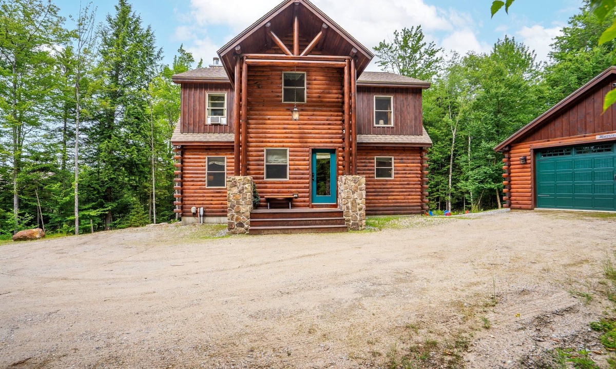 Sunday River Area Ski Chalet | Hot Tub & Sauna! 3 Min to Sunday River, Sleeps 15!
