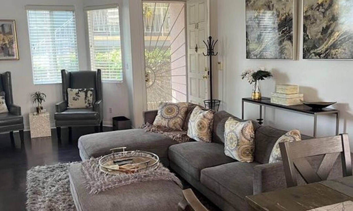 Inglewood Condo | House of GG - Modern 3 Bed/2.5 Bath Condo Near Sofi and LAX