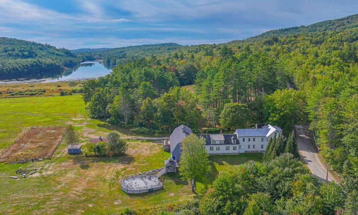 Buckfield House | Huge Farmhouse Estate on South Pond with Extreme Privacy: Host Weddings