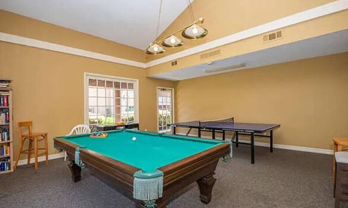 Koreatown Condo | Huntington Beach Cozy 1-bedroom condo in lovely with AC and gym