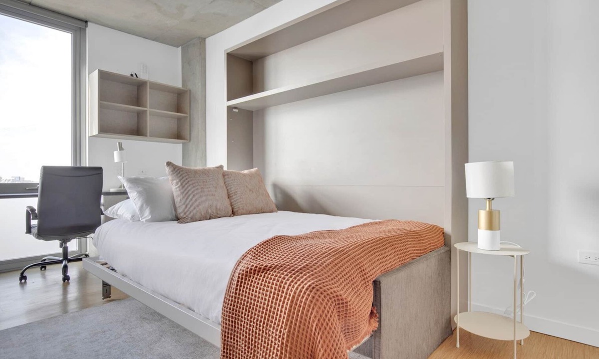 River North Apartment | Ideal Lincoln Park Studio w/W/D & Lounge, 2 blocks from L, by Blueground