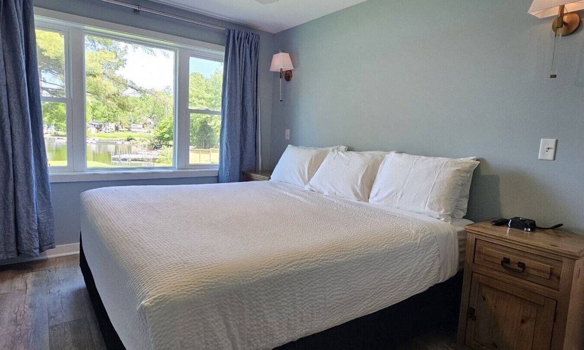 Greenville Junction Hotel | Juniper Motel-King Apartment*RM9*ATV Access*Lakefront