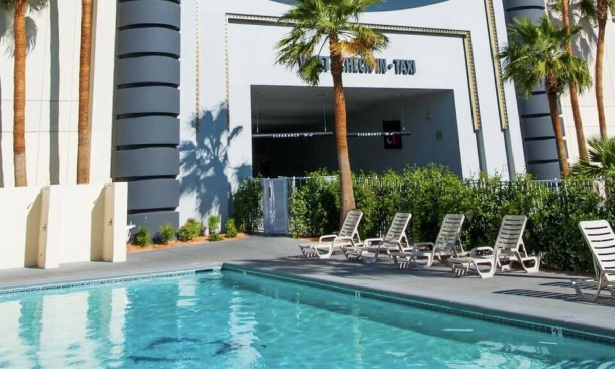 Downtown Las Vegas House | Just What You Were Looking For! 4 Relaxing Units, Casino, Pool, Free Parking