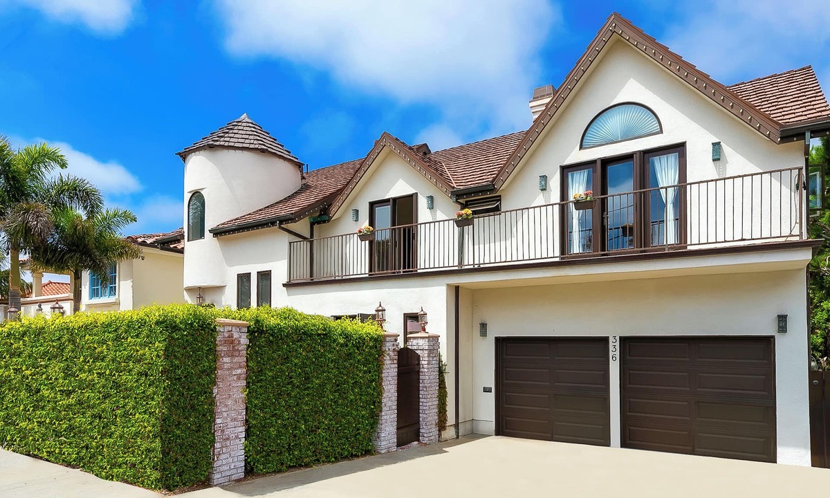 Beach Barber Tract House | La Jolla Beach House. 2 Minute Walk to the Beach!