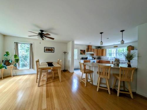 Mariaville House | Lakeside Serenity Cabin watersports Family