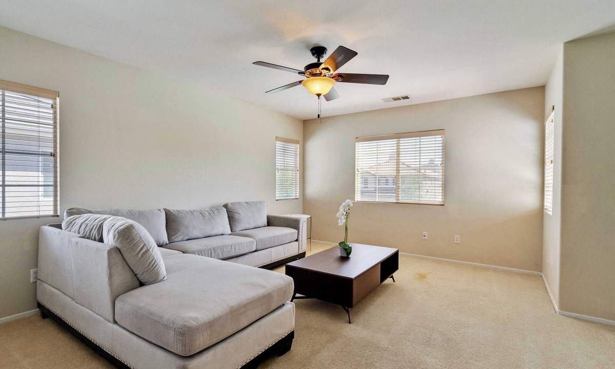 Lancaster House | Lancaster 4BR Gem｜Bright & Renovated｜Open Concept Living｜Generous Backyard#41390
