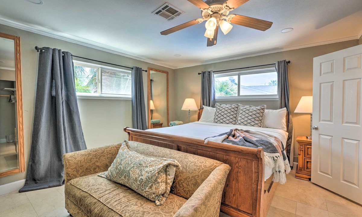 Las Vegas Cottage | Las Vegas Getaway w/Patio & Grill: ~3mi to Strip!