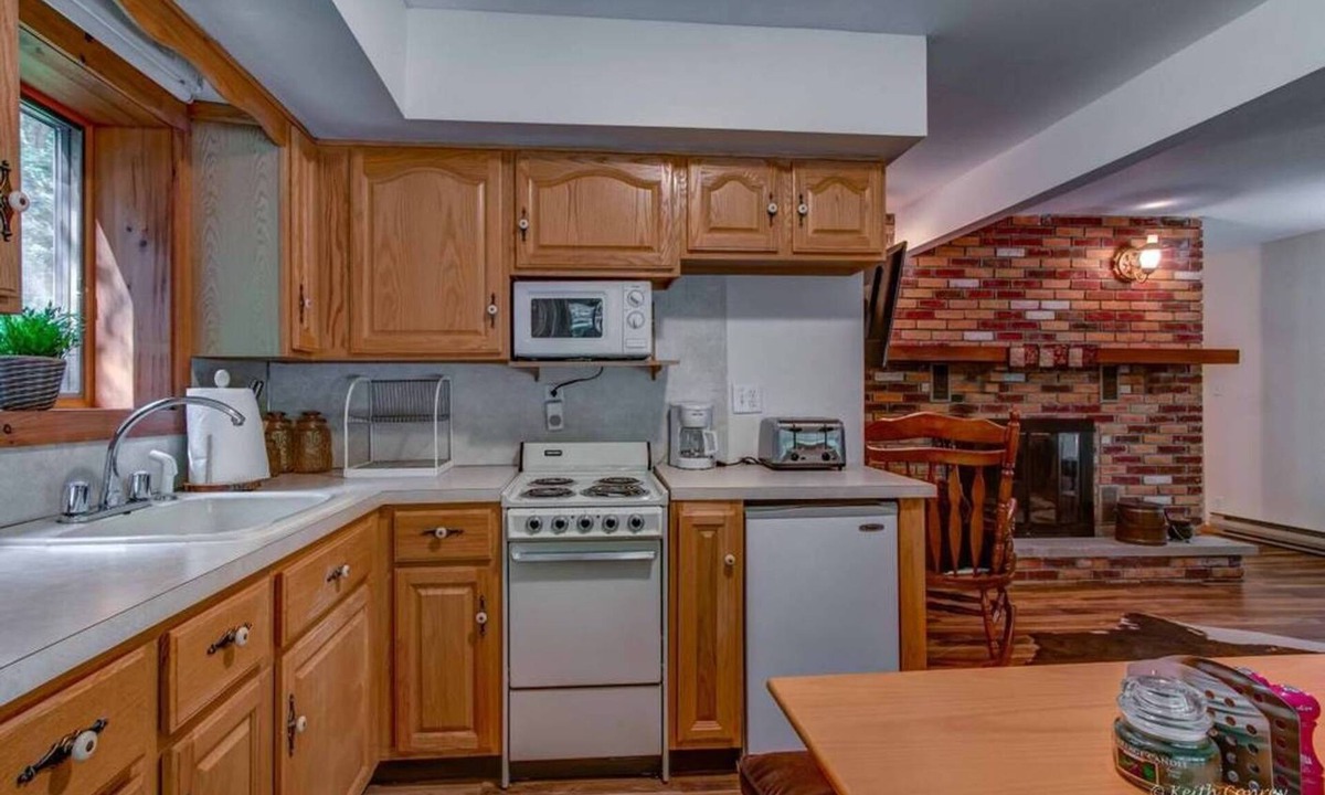 Briar Crest Woods House | Lazy Bear Lodge★Pool Table★Hot Tub★Ping Pong