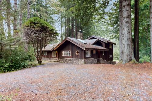 Little River House | Little River Retreat- Dog Friendly with Grill