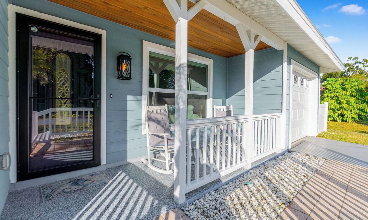 Park East House | Live like a happy & relaxed Sarasota local in this perfect 2 bedroom home