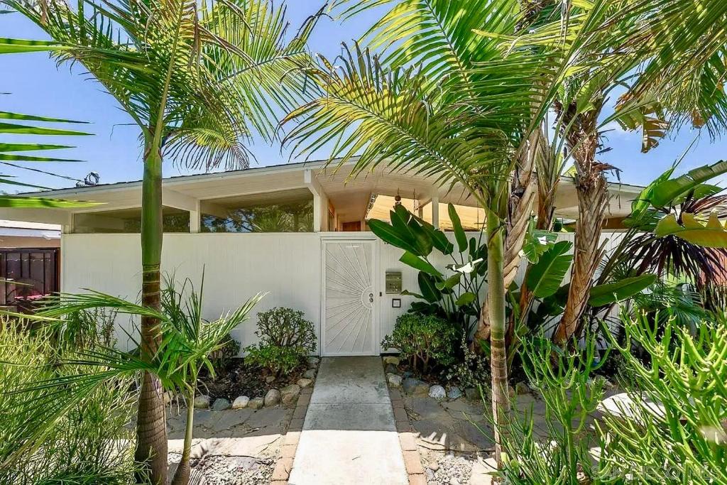 Loma Alta House | LOOK and BOOK! Midcentury Modern Home near Beach!