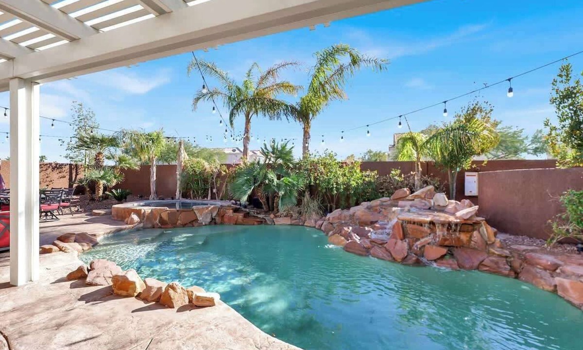 Silverado Ranch Apartment | Lux 3BR Oasis Near Strip w/Heated Pool & Jacuzzi!