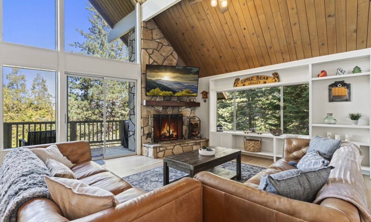 Blue Jay Cabin | Luxe Mountain Retreat! Lake & Village Close! Game Room- AC- BACK UP Generator!