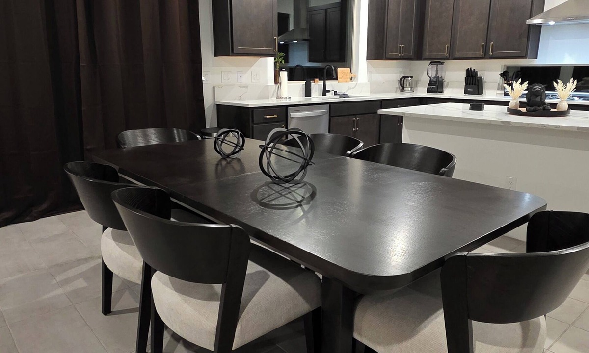 Enterprise House | luxurious 4-bedroom house in perfect Las Vegas with AC, 10 minutes to strip