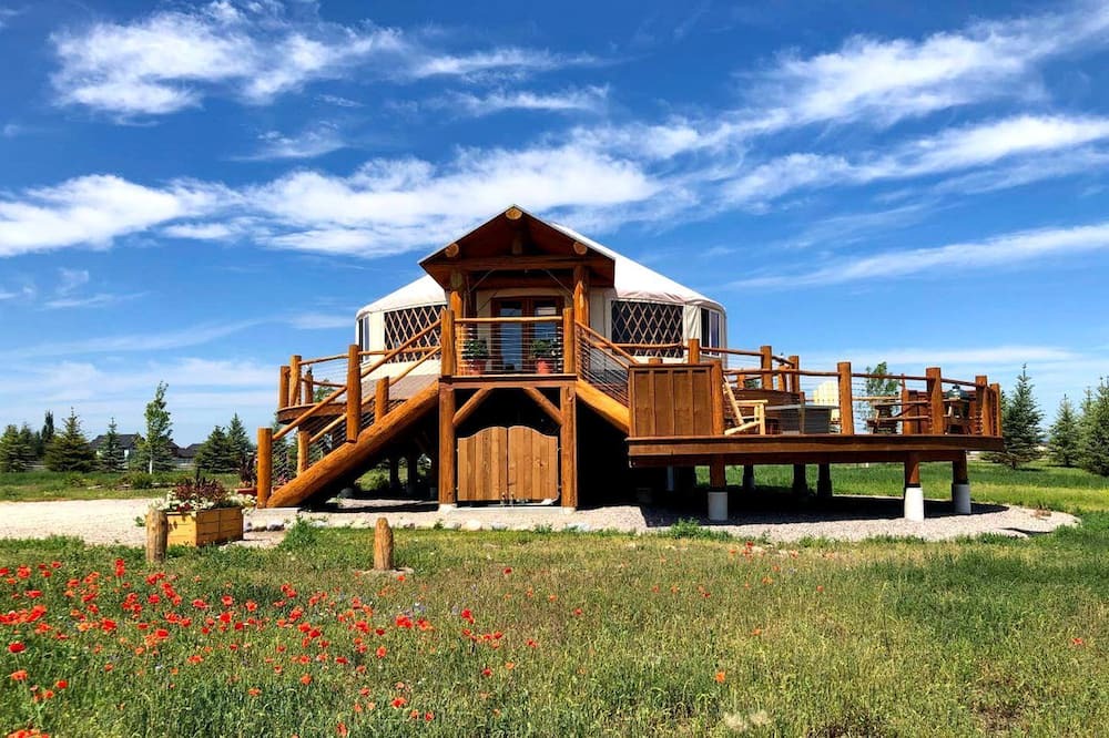 Somers Cabin | Luxury Flathead Lake Yurt Ideal for a Great Getaway in Montana