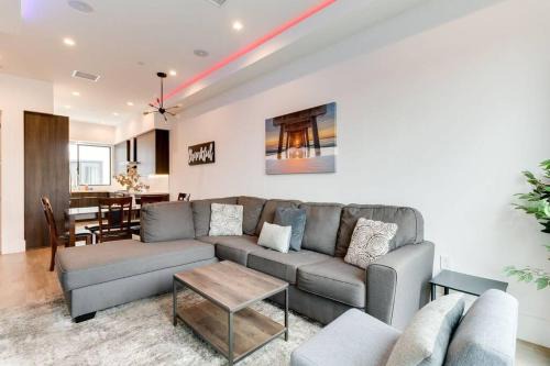 Mid City Villa | Luxury Modern 4 Bedroom 3 Bathroom Home with Rooftop Deck #2