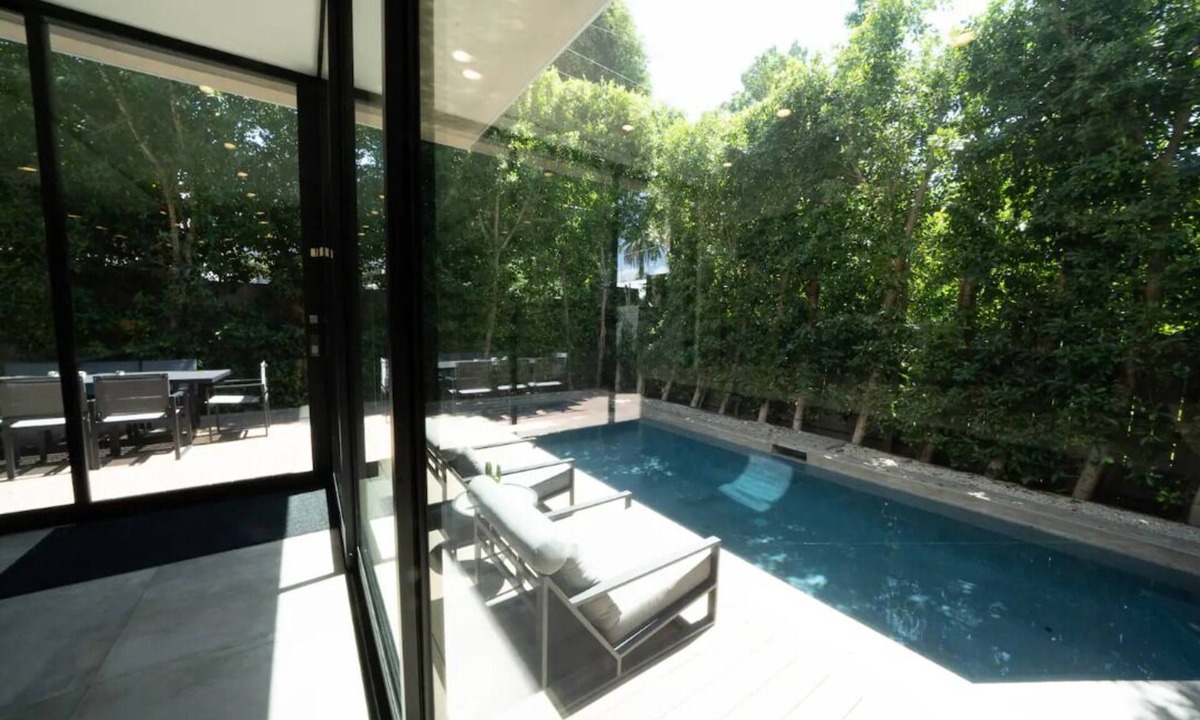 Beverly Grove House | Luxury Modern Pool Villa