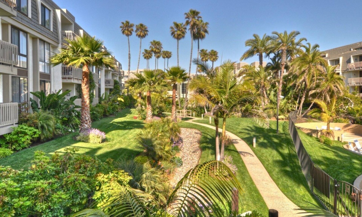 Townsite Condo | Luxury on the Beach!