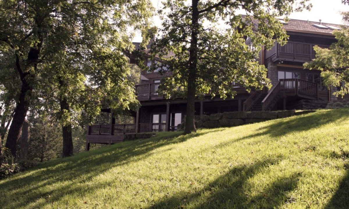 Elizabeth House | Luxury Ranch Compound on 300 acres, just outside Galena Territory. 30 bedrms.