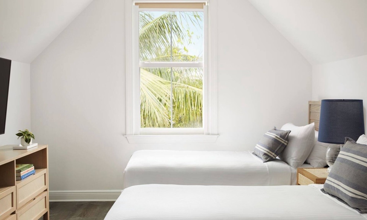 Key West Hotel | Luxury Retreat | Onsite Parking | Pool Access | Pets Allowed