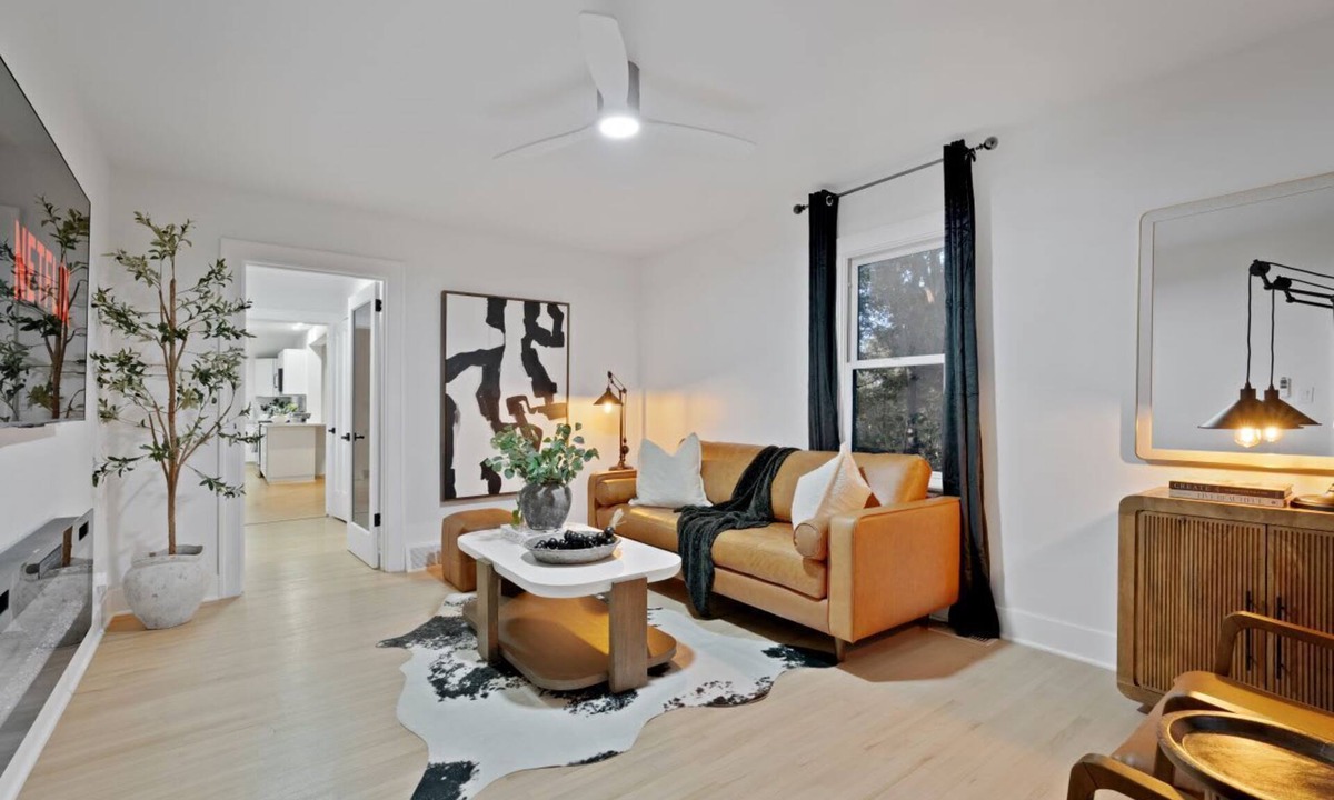 Yorkville House | Luxury Riverfront Retreat w/Game Room + Fire Pit