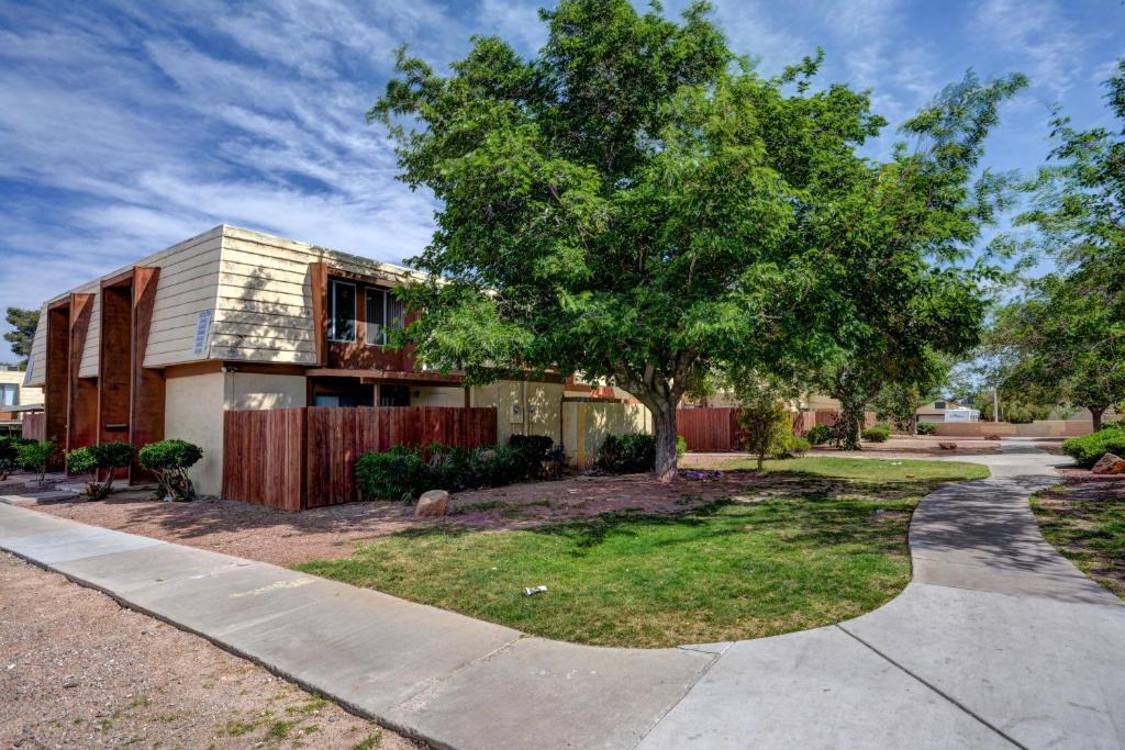 Paradise House | luxury townhouse near the strip - very modern