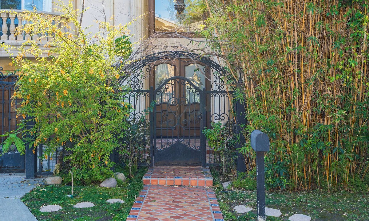 Palms House | Luxury Westside LA Retreat w/Heated Saltwater Pool, Spa & Walk to Trader Joe’s