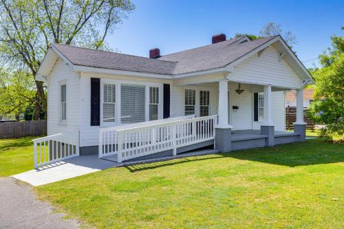 Pine Mountain House | Main Street Home: 1 Mile to Callaway Gardens