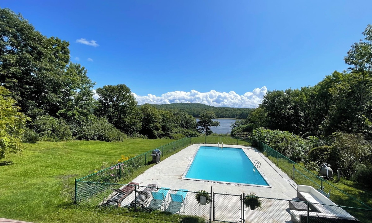 Winterport House | Majestic Waterfront River Home PET FRIENDLY