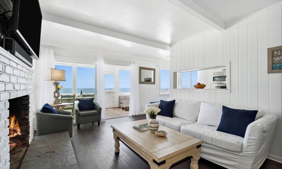 Eastern Malibu Condo | Malibu, Carbon Beach - Oceanfront Suite Seven