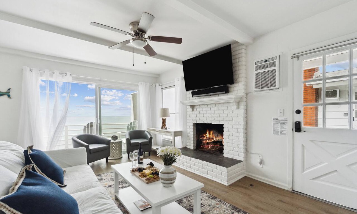 Eastern Malibu Condo | Malibu, Carbon Beach - Oceanfront Suite Three