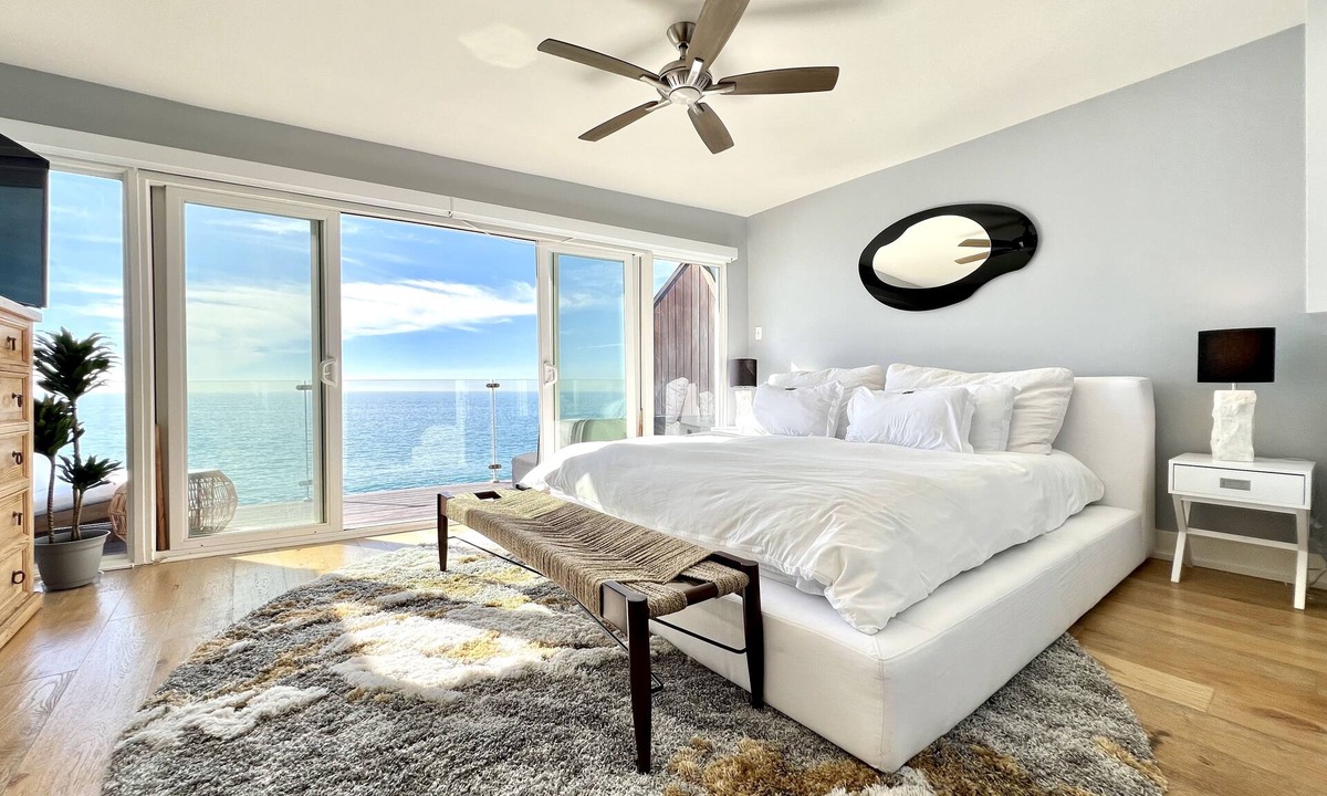 Eastern Malibu House | Malibu Waterfront Gallery + Private Beach Access