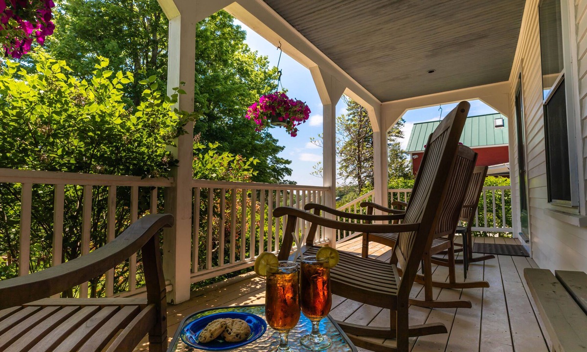 Hallowell Hotel | Maple Hill Farm Inn