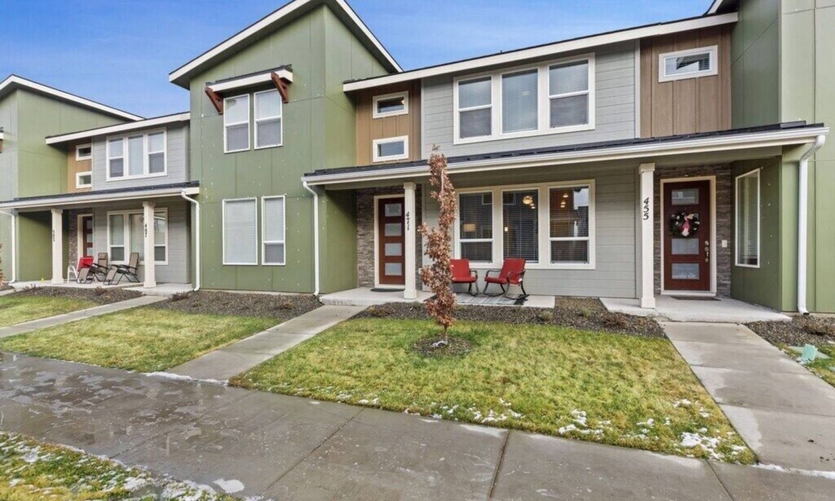 Meridian House | Meridian Family Home | King Bed | 4 TVs | Work From Home Setup | Freeway Access
