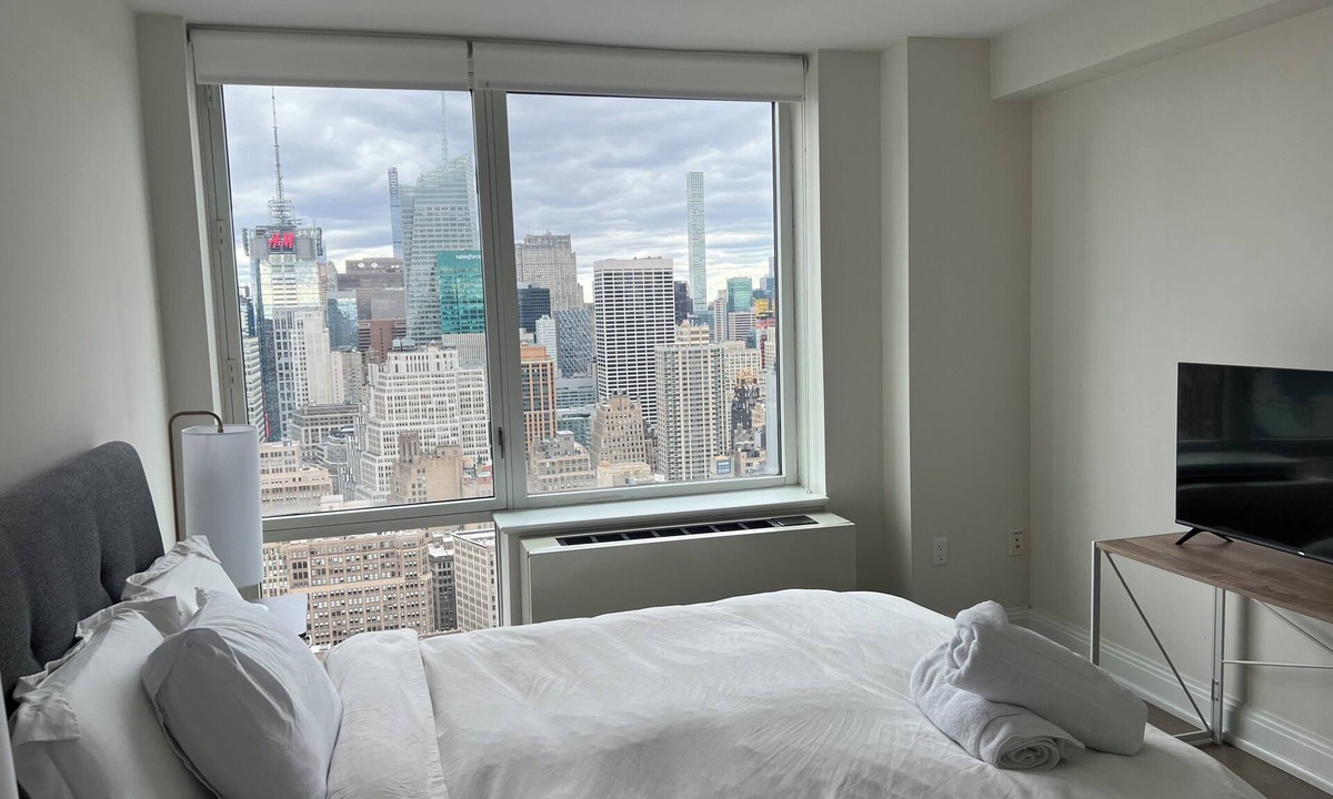 Midtown Apartment | Million Dollar View, 1-bedroom apartment in charming New York with AC near MSG