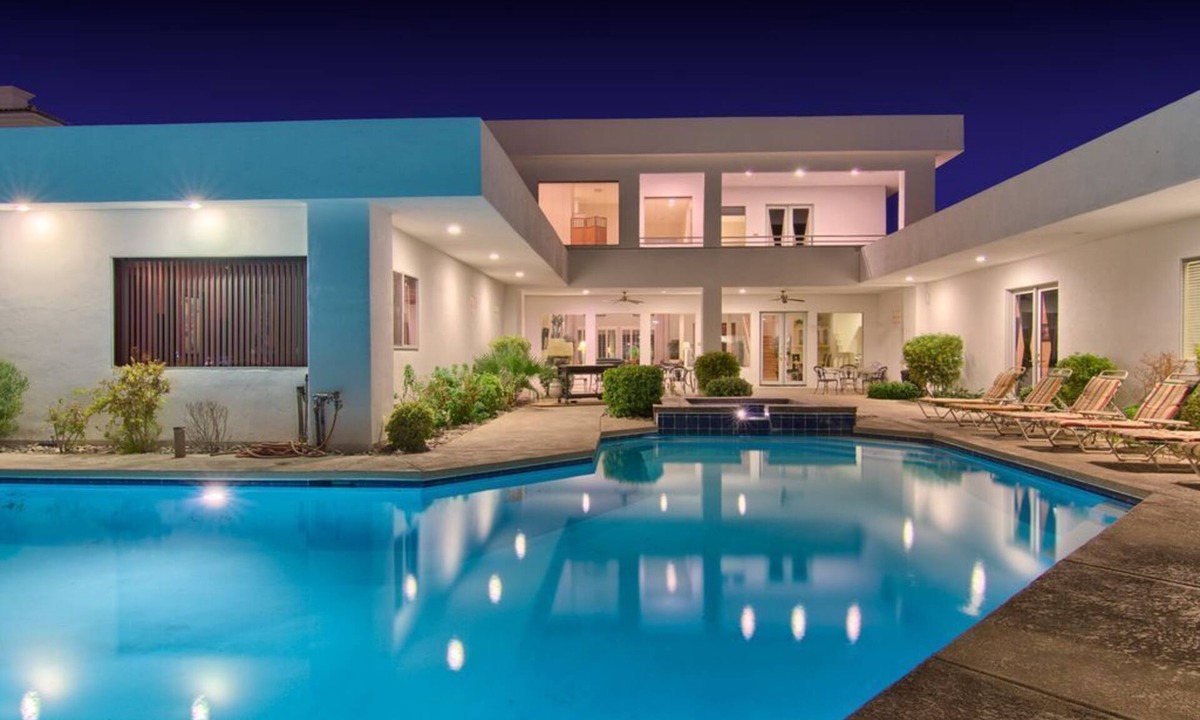Spring Valley Villa | Modern 7000sf Villa, Private Basketball/tennis Court Pool Sleeps 24
