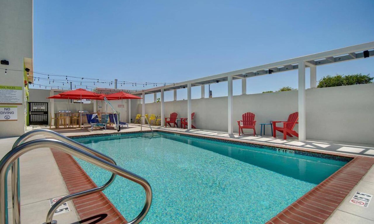 Garden Grove Hotel | Modern Comforts! Pool, Parking, Breakfast. Minutes to Discovery Science Center!