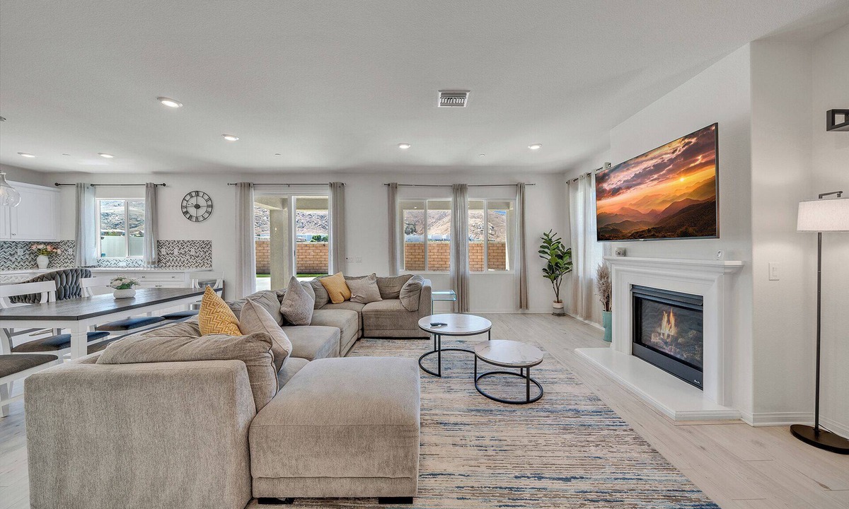 Riverside House | Modern & Furnished 4BR｜Pet Approved｜Big Backyard｜Garage Access #41559