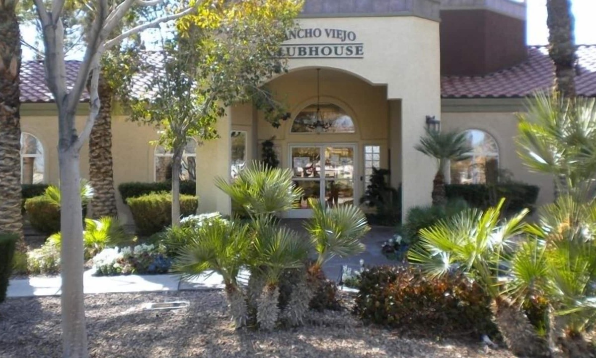 Spring Valley Condo | Modern Furnished Resort Condo 8 Minutes from the Strip