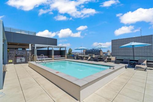 West Gateway Apartment | Modern Getaway Heart of Long Beach
