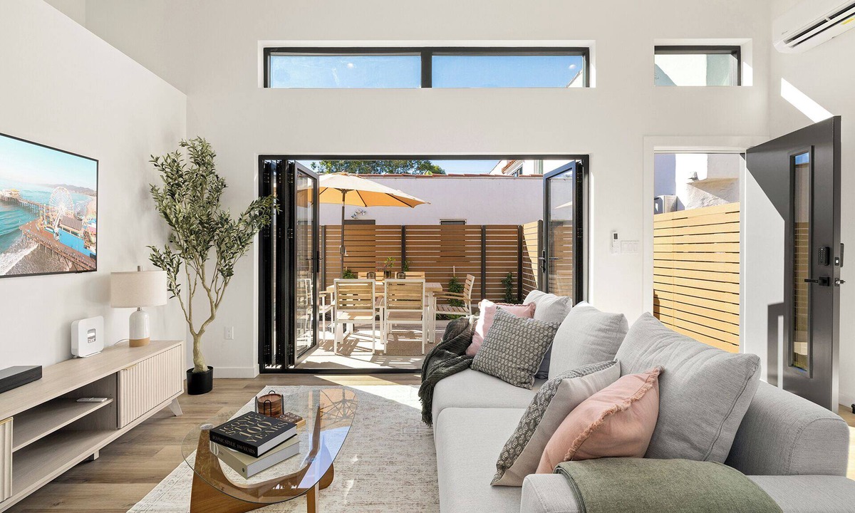 Ocean Park Apartment | Modern Luxury Living in the Heart Of Santa Monica - Steps to the Beach