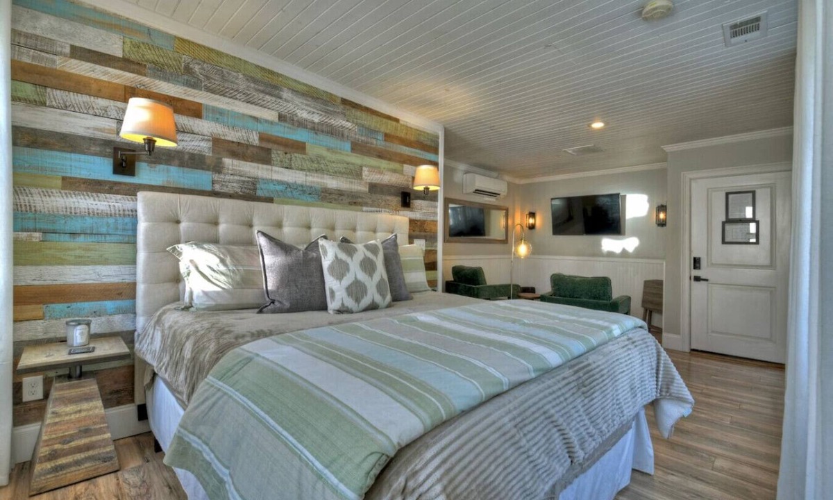 Blue Ridge Apartment | Modern Penthouse Suite in historic downtown Blue Ridge, GA