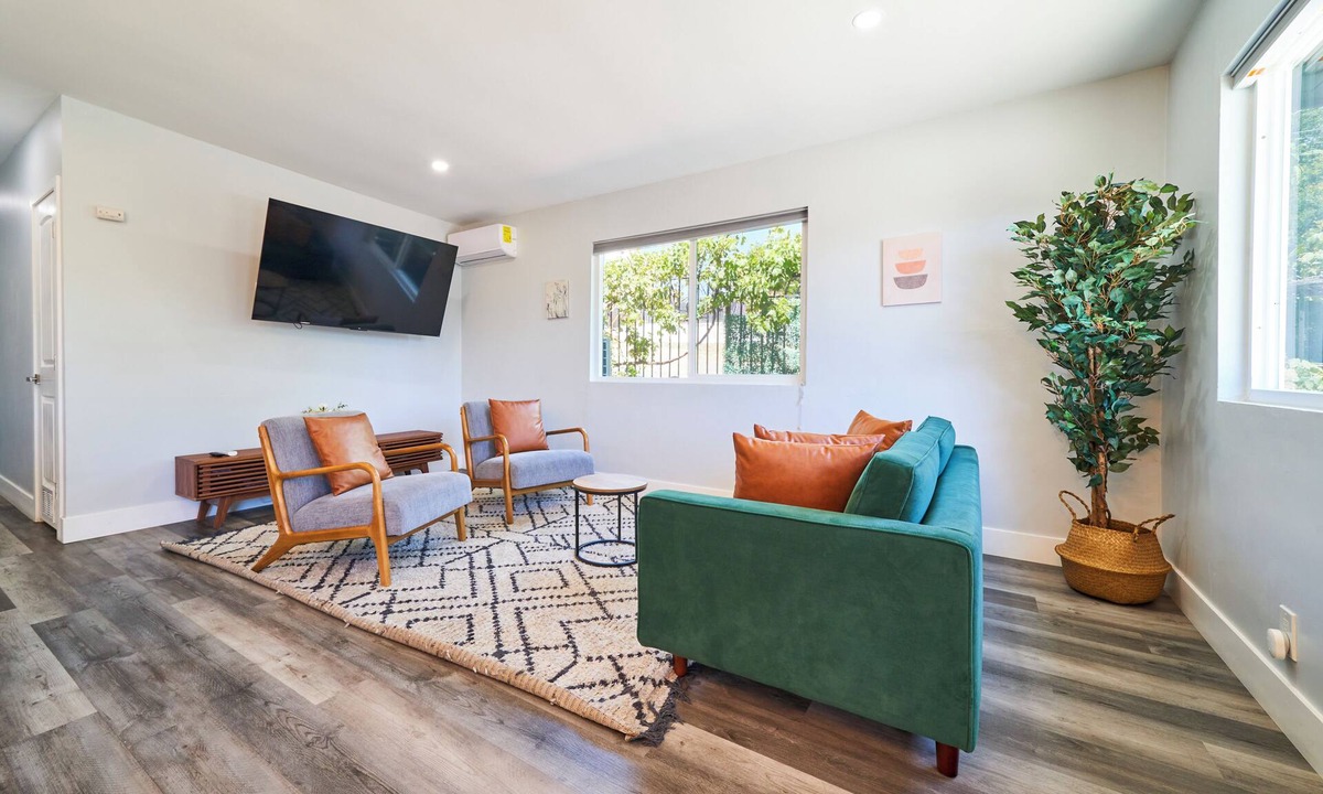 Golden Hill House | Modern Spa Beach Getaway