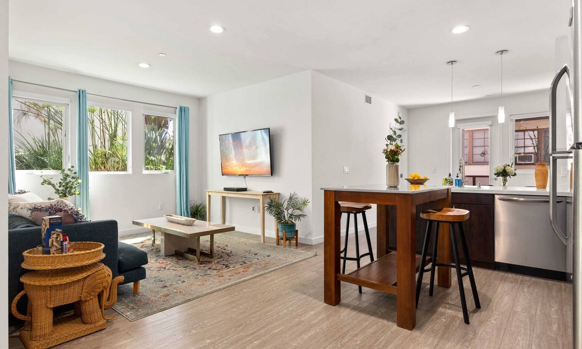Carthay Circle Condo | Modern Urban Retreat with Industrial Flair
