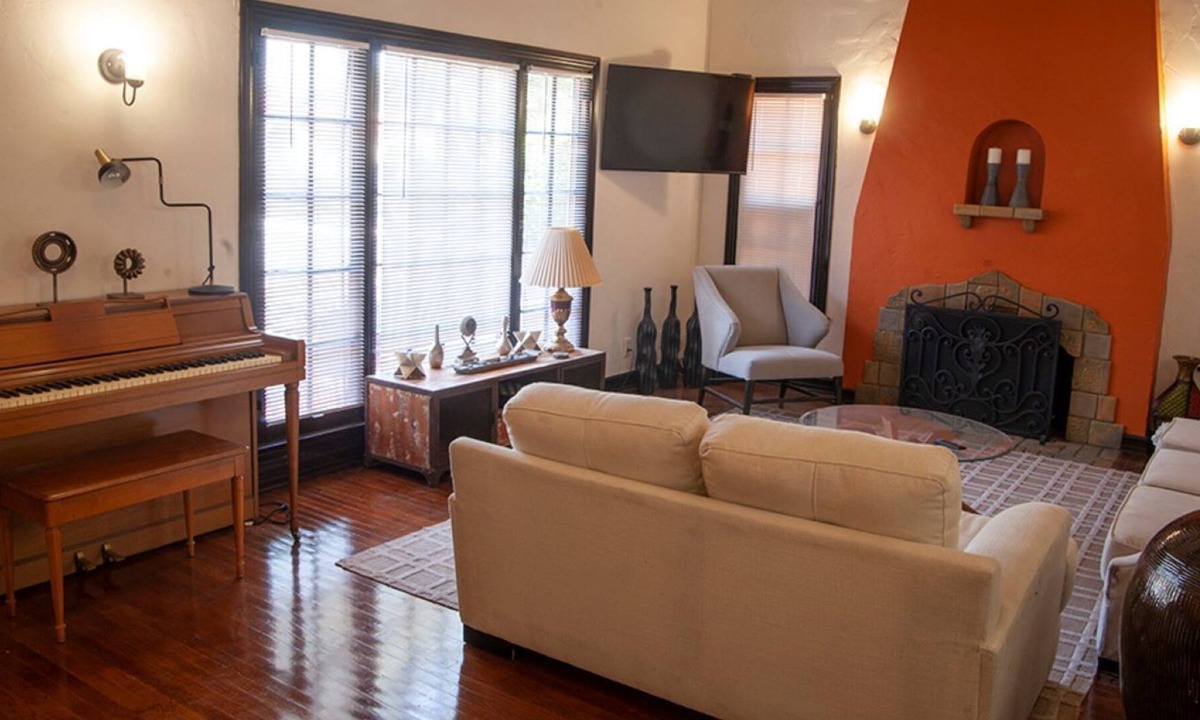 NoHo Arts District House | Monthly - Romantic Gateway