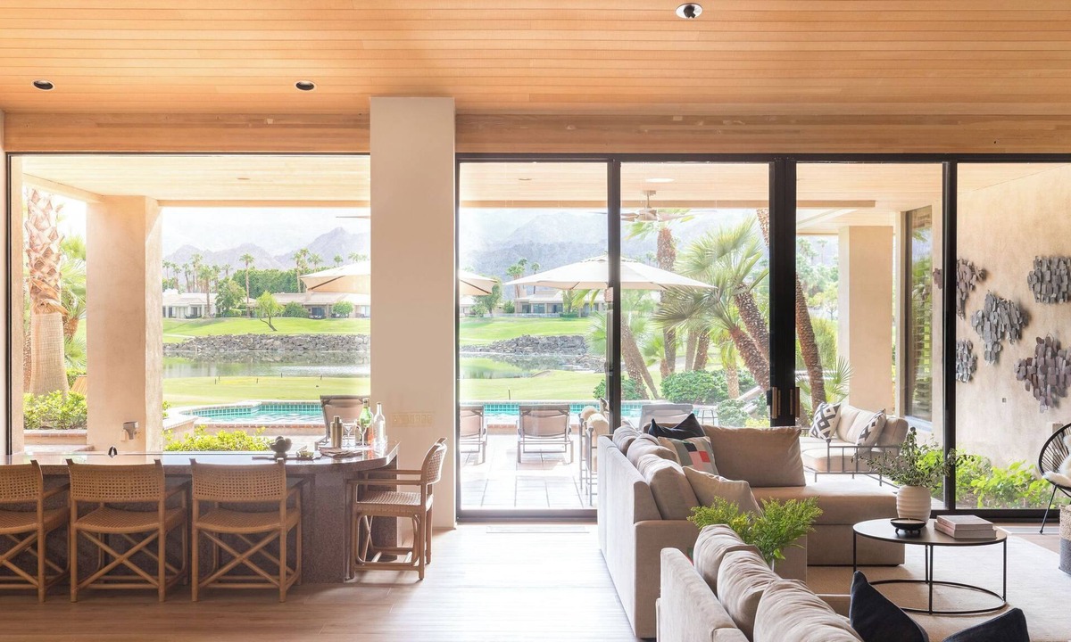 La Quinta Cottage | Moonshine by Avantstay Modern & Stylish Estate w/Bar, Fire Pit & Hot Tub 5 bd