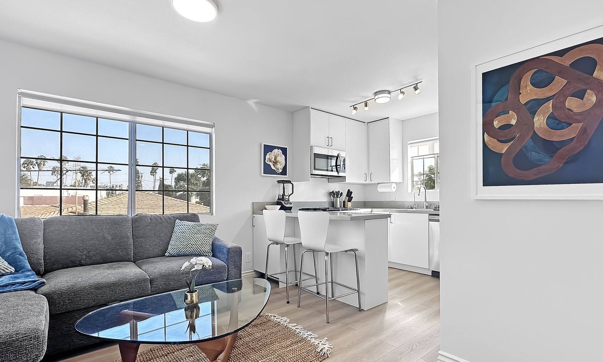 Los Angeles Apartment | Morning Glow Modern Apartment in Culver City